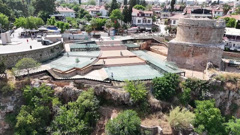 Tarihi Hıdırlık Kulesi'nde Modanın Büyülü Gecesi: Cihan Nacar Defilesi